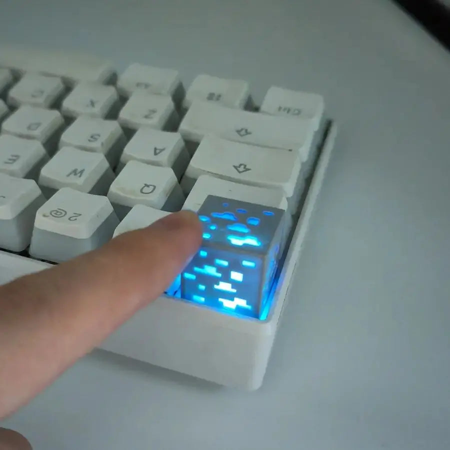 1Pc/6Pcs Keycap Game Single My World Three-Dimensional Creative Light-Transmitting Keycap Esc Ore Keycap