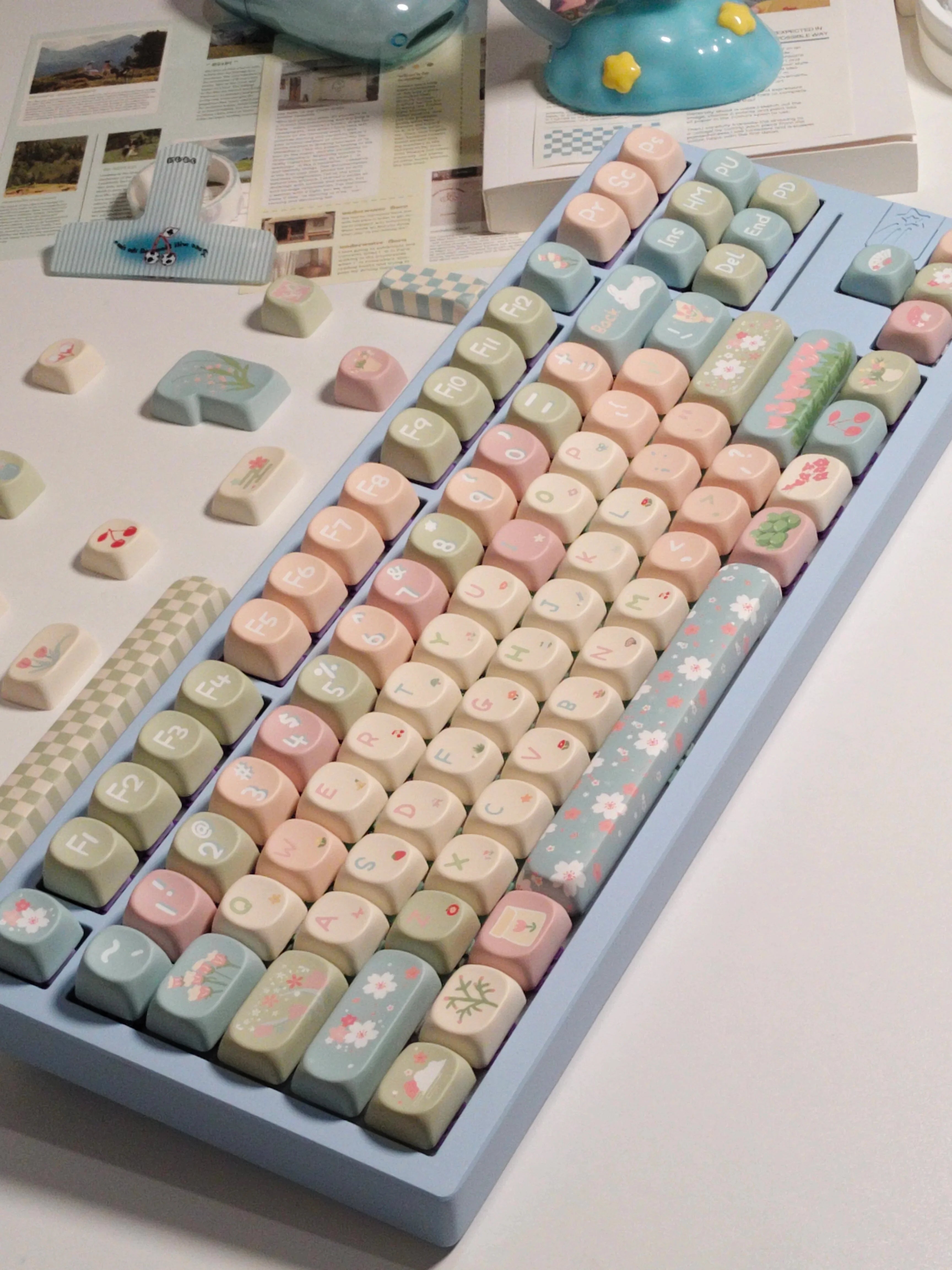 MOA Keycaps Cute Alice Keycaps Cute Keycaps 141 Keys PBT Sublimation Mechanical Keyboard Cap 2.25 U 2.75U