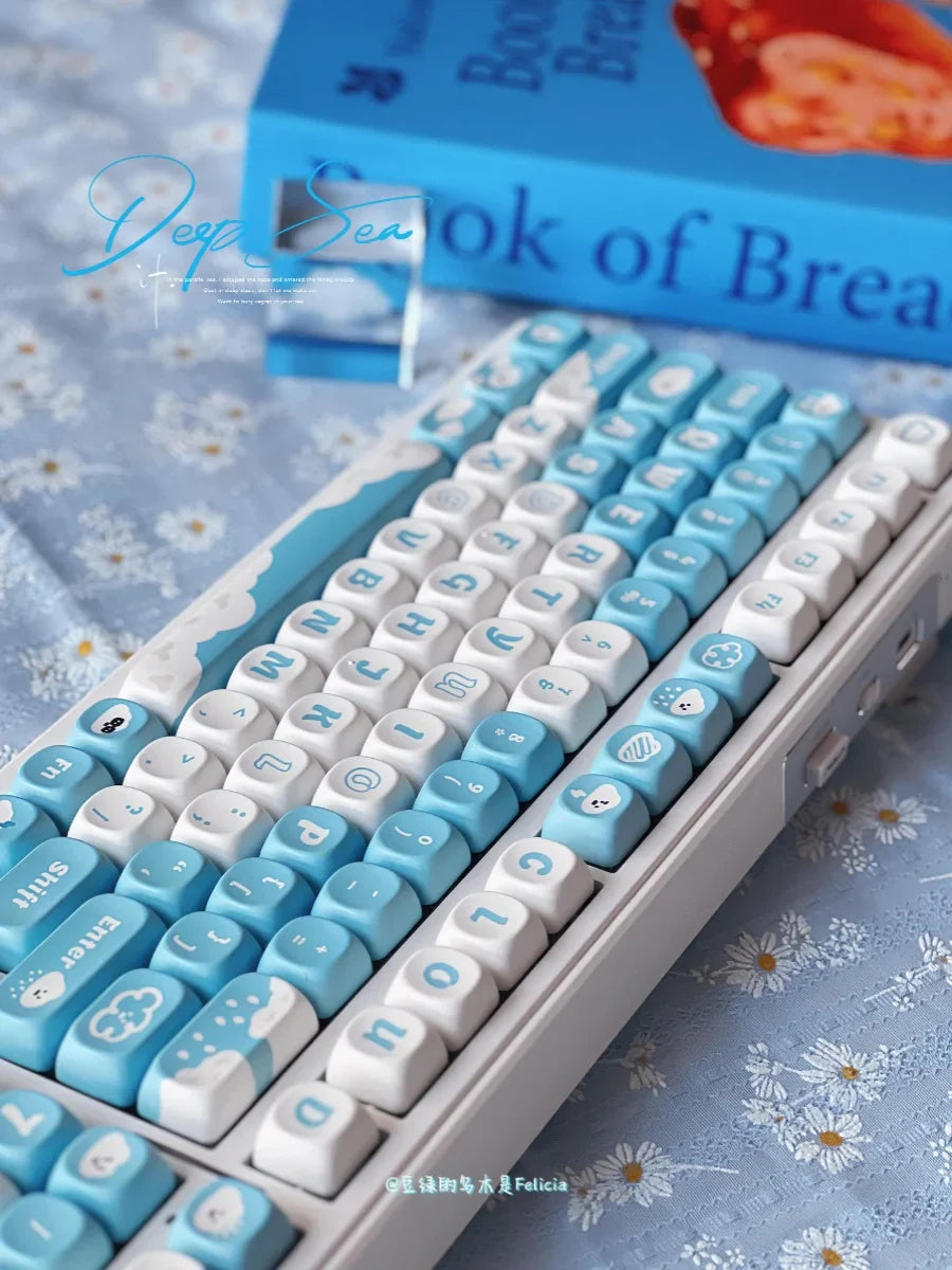 White Cloud Theme Keycap Set 138 Key PBT Custom Cute Blue Personalized Keyboard Cap MOA Profile Key Cap for Mechanical Keyboard