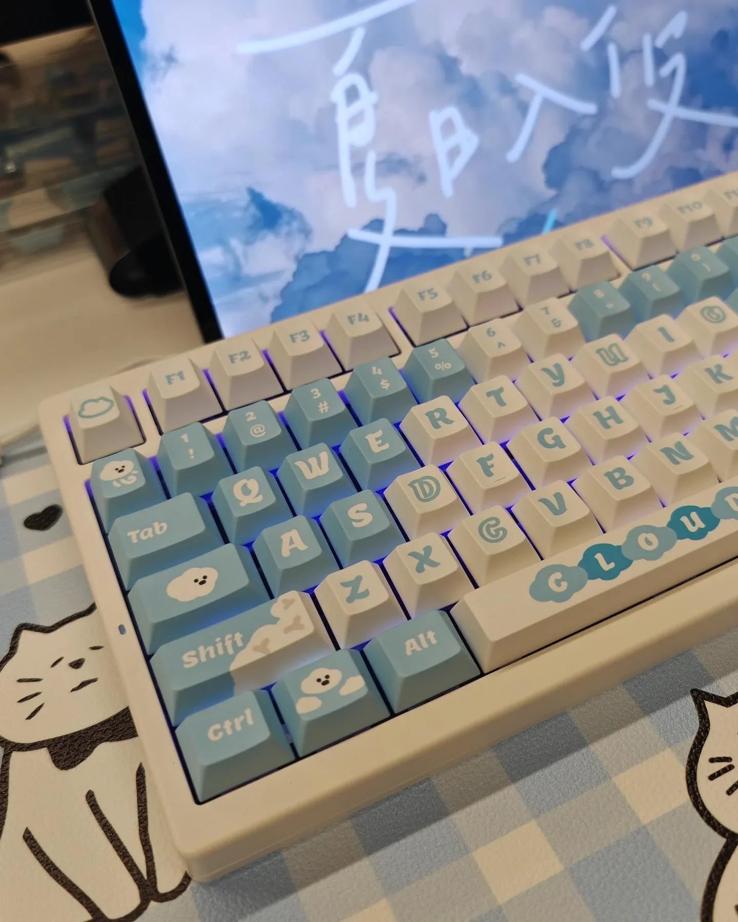 White Cloud Theme Keycap Set 138 Key PBT Custom Cute Blue Personalized Keyboard Cap MOA Profile Key Cap for Mechanical Keyboard