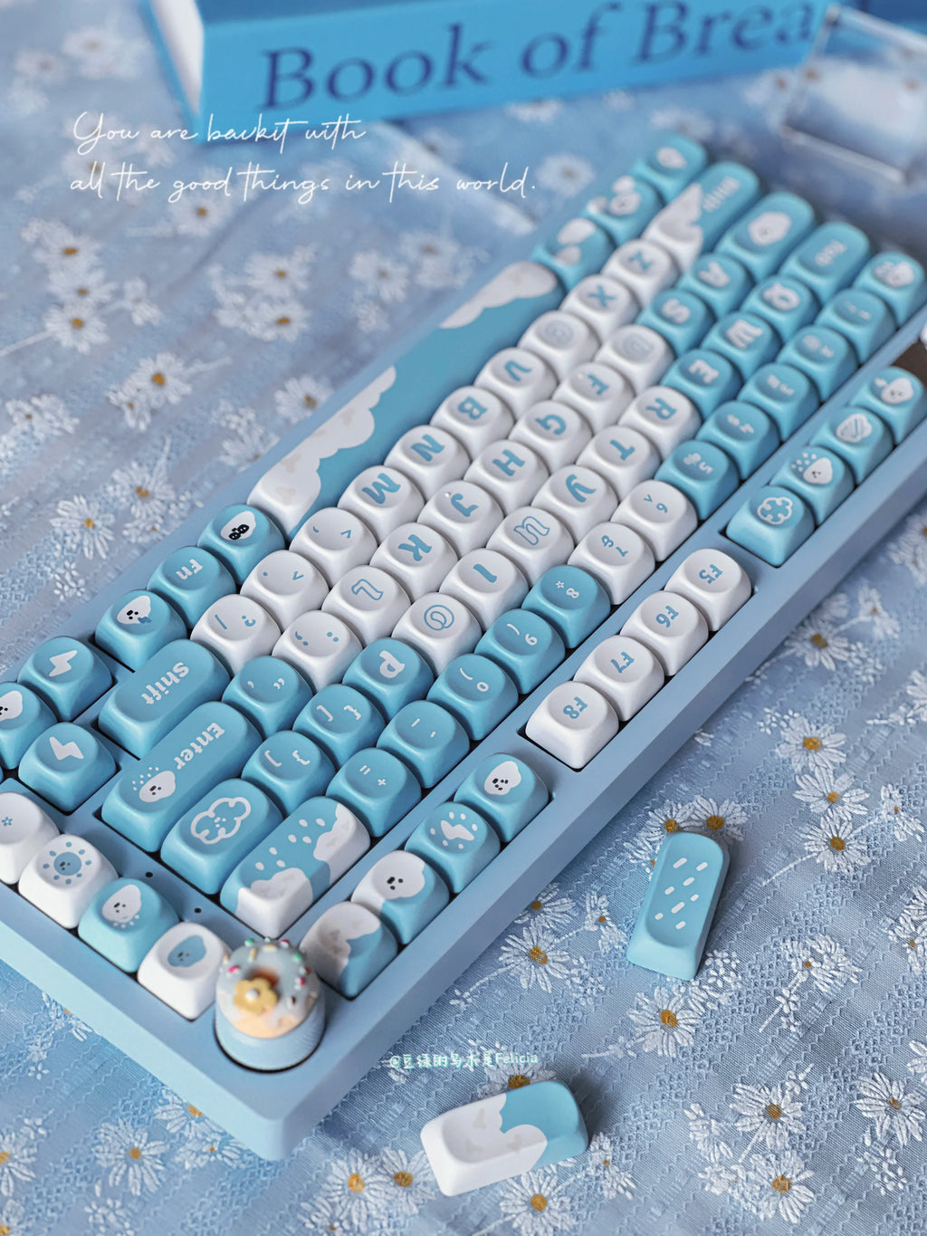 White Cloud Theme Keycap Set 138 Key PBT Custom Cute Blue Personalized Keyboard Cap MOA Profile Key Cap for Mechanical Keyboard